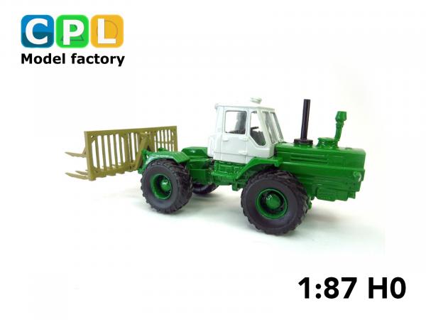 Set TraktorT150K grün weiss mit Motorverkleidung + Silogabel T301 4m siena
